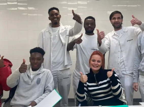 Processed 9 C96 FFF8 CC36 4137 B588 80 F8356381 EE